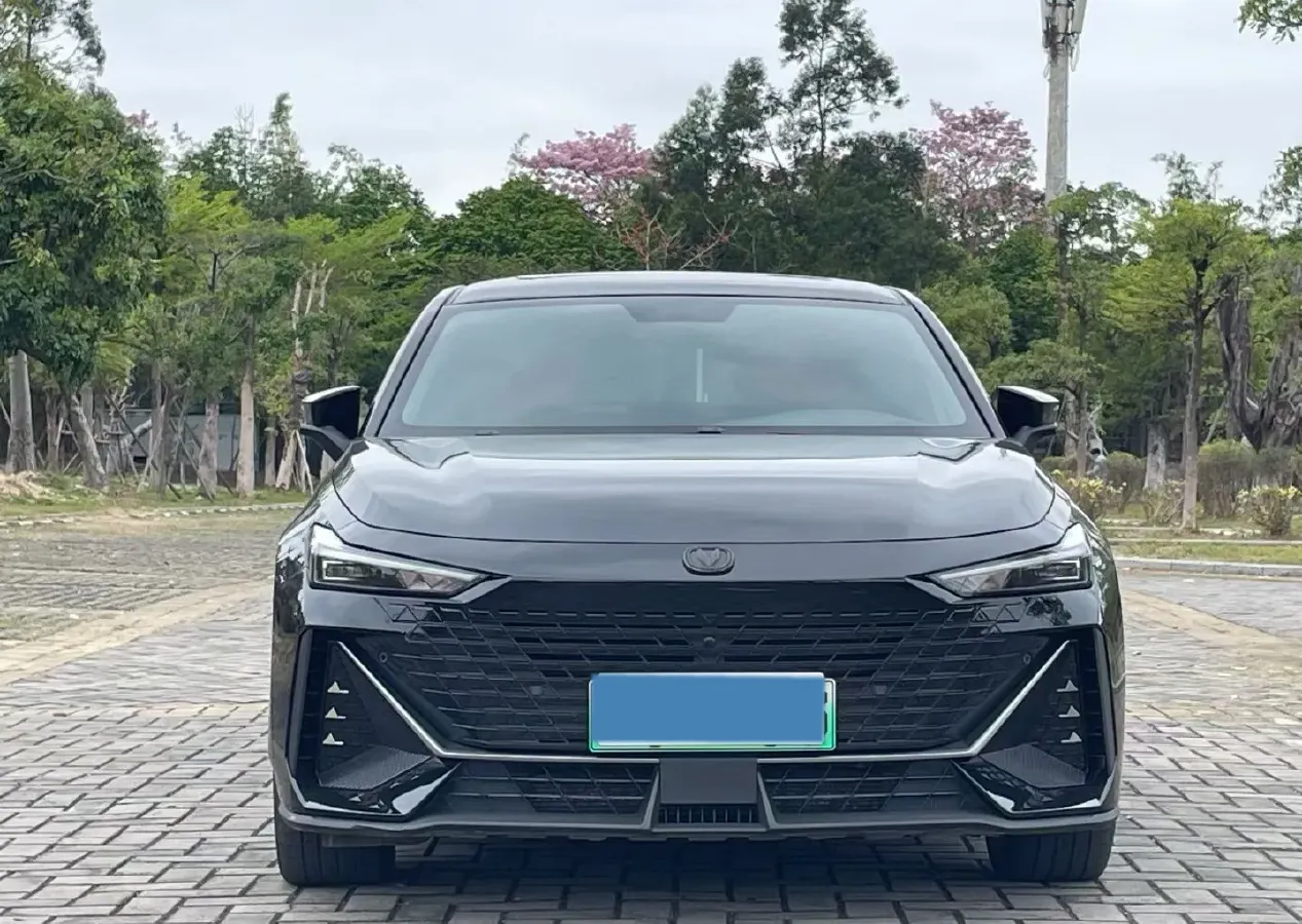 2023 ChangAn UNI-V iDD 1.5T 170HP L4 6TCT PHEV 18.4KWH,autocango,china used car exporter,china ev exporter,chinese used car exporter,chinese used ev exporter