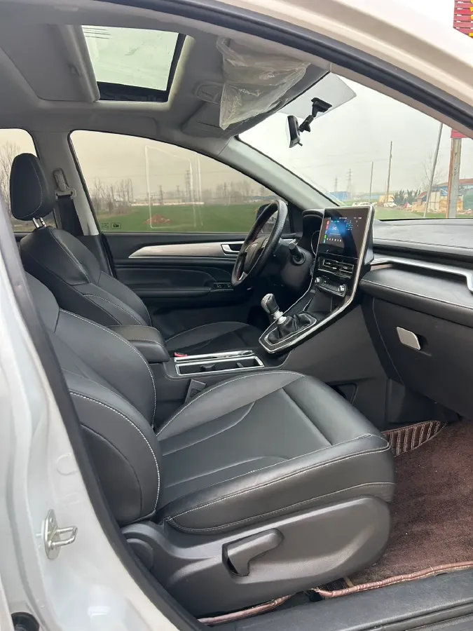 2022 ChangAn Oshan X7 Plus 1.5T 170HP L4 6MT,autocango,china used car exporter,china ev exporter,chinese used car exporter,chinese used ev exporter