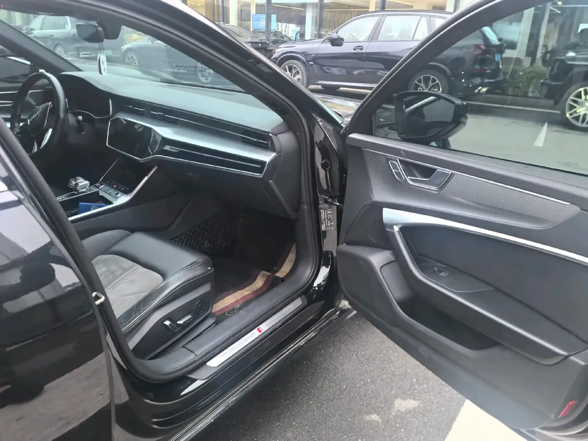 2022 Audi A6L 2.0T 190HP L4 7DCT,autocango,china used car exporter,china ev exporter,chinese used car exporter,chinese used ev exporter