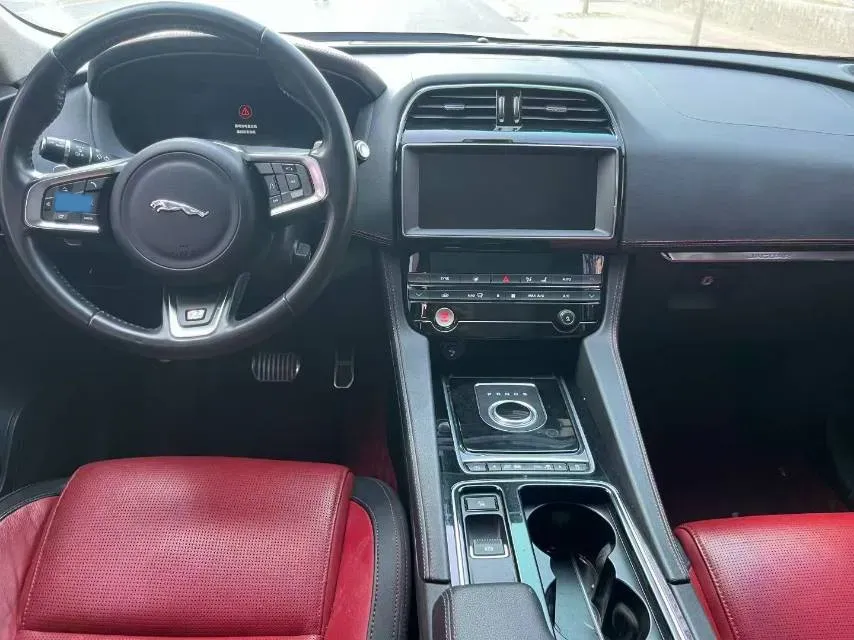 2020 Jaguar F-PACE 2.0T 250HP L4 8AT,autocango,china used car exporter,china ev exporter,chinese used car exporter,chinese used ev exporter