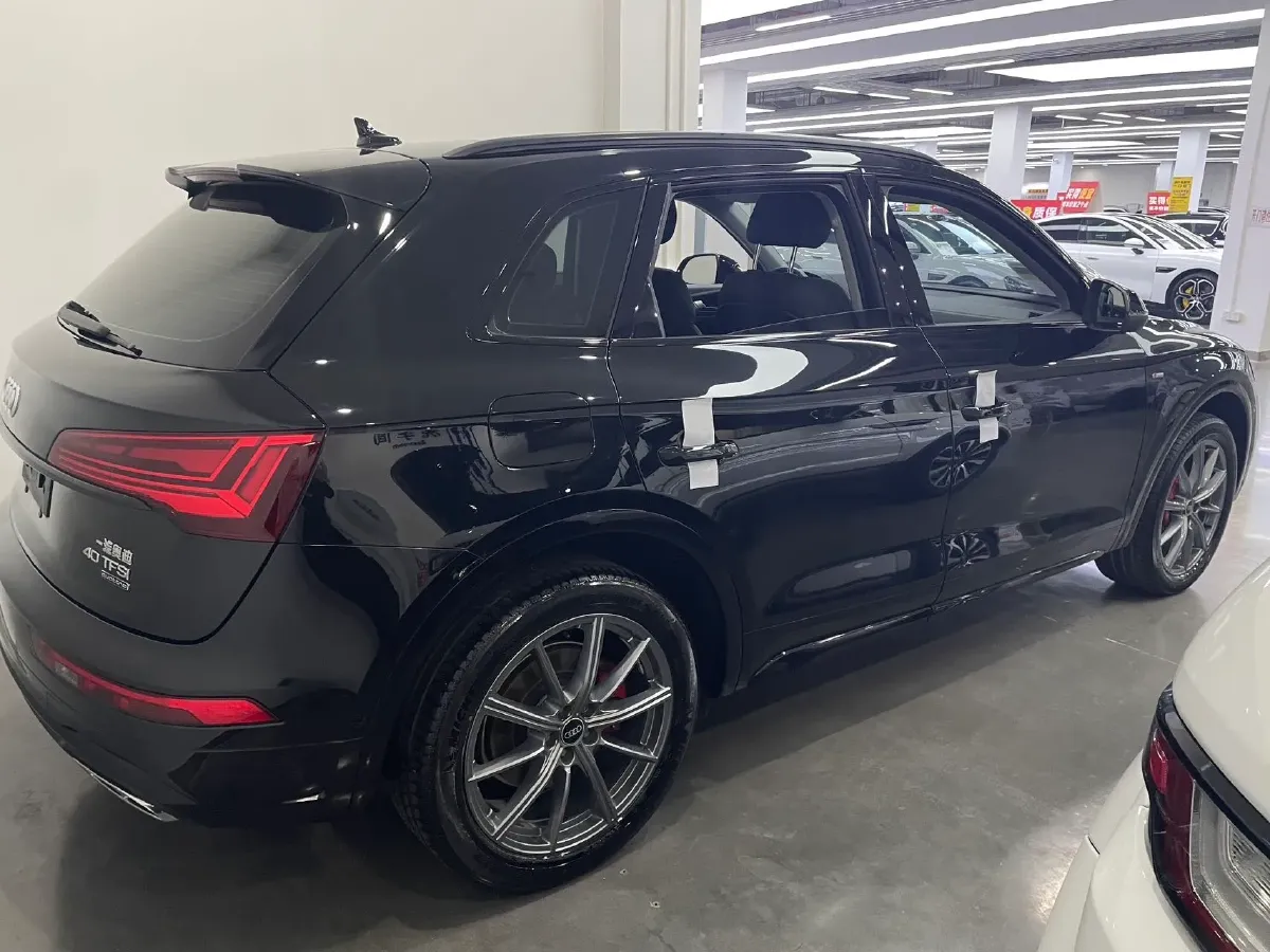 2022 Audi Q5L 2.0T 190HP L4 7DCT,autocango,china used car exporter,china ev exporter,chinese used car exporter,chinese used ev exporter