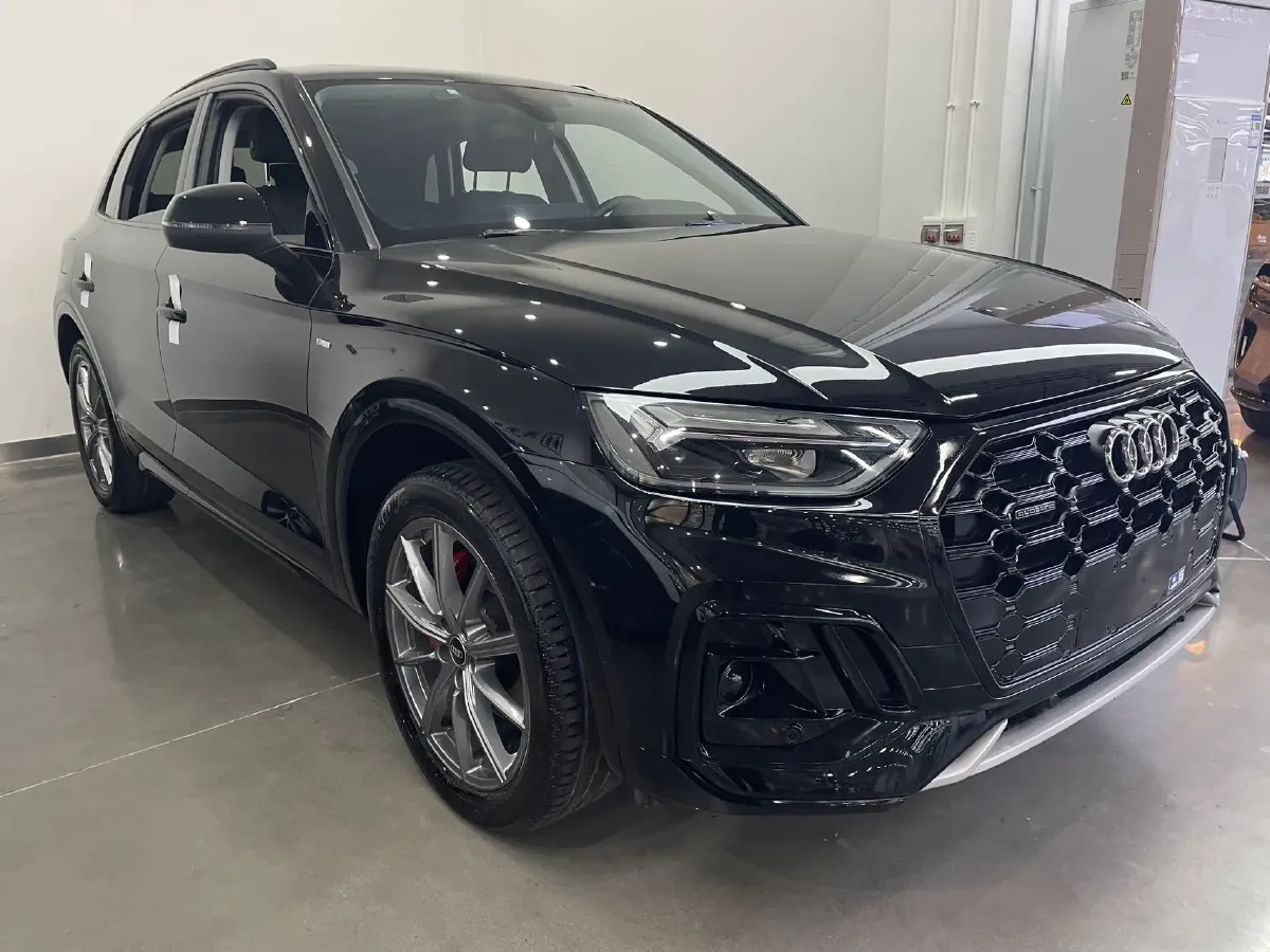 2022 Audi Q5L 2.0T 190HP L4 7DCT,autocango,china used car exporter,china ev exporter,chinese used car exporter,chinese used ev exporter