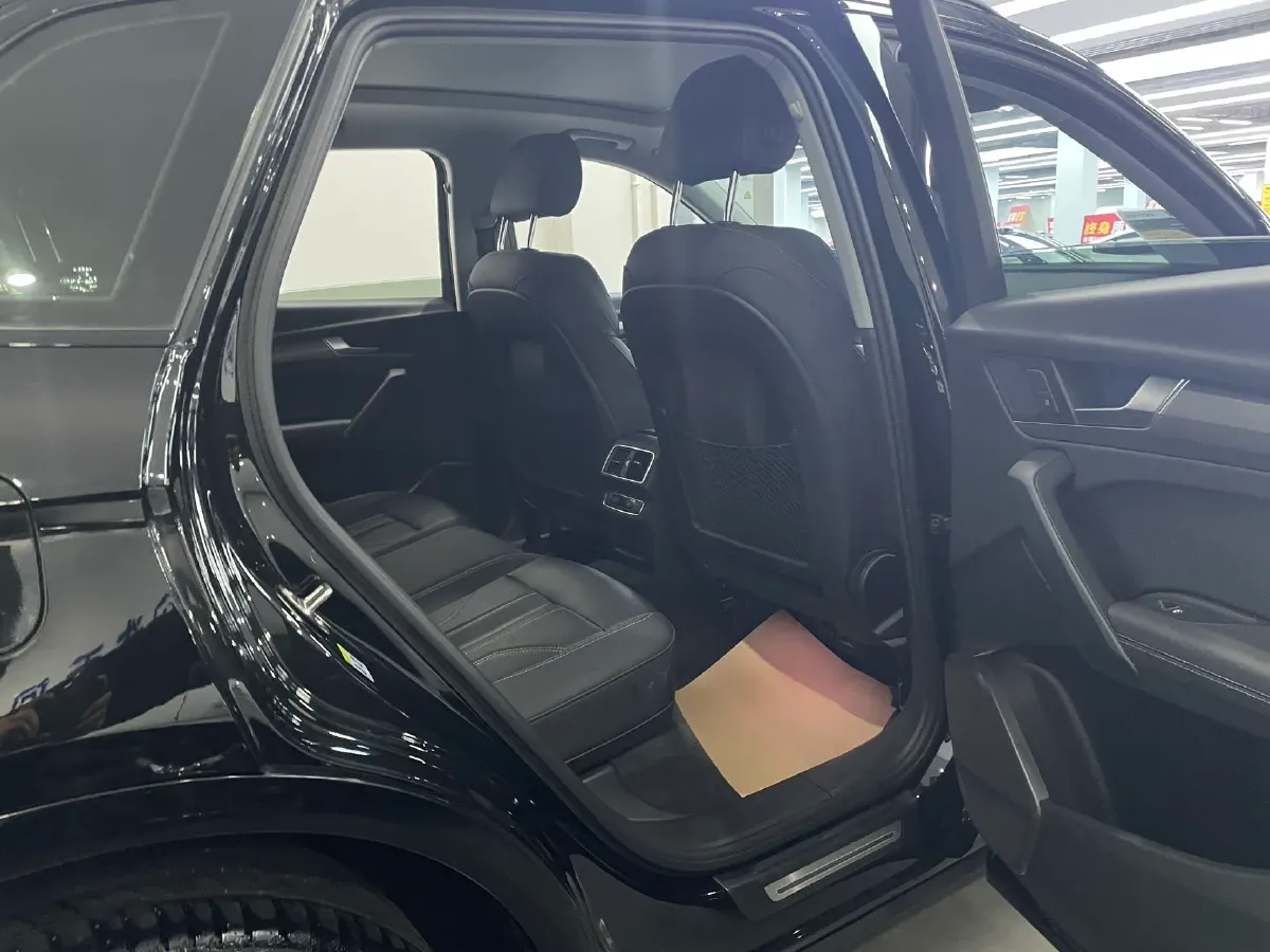 2022 Audi Q5L 2.0T 190HP L4 7DCT,autocango,china used car exporter,china ev exporter,chinese used car exporter,chinese used ev exporter