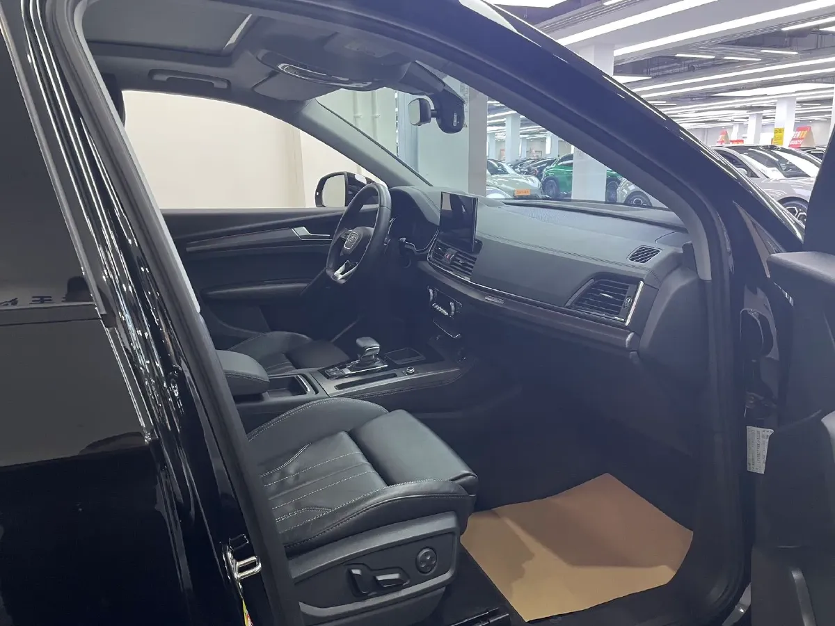 2022 Audi Q5L 2.0T 190HP L4 7DCT,autocango,china used car exporter,china ev exporter,chinese used car exporter,chinese used ev exporter