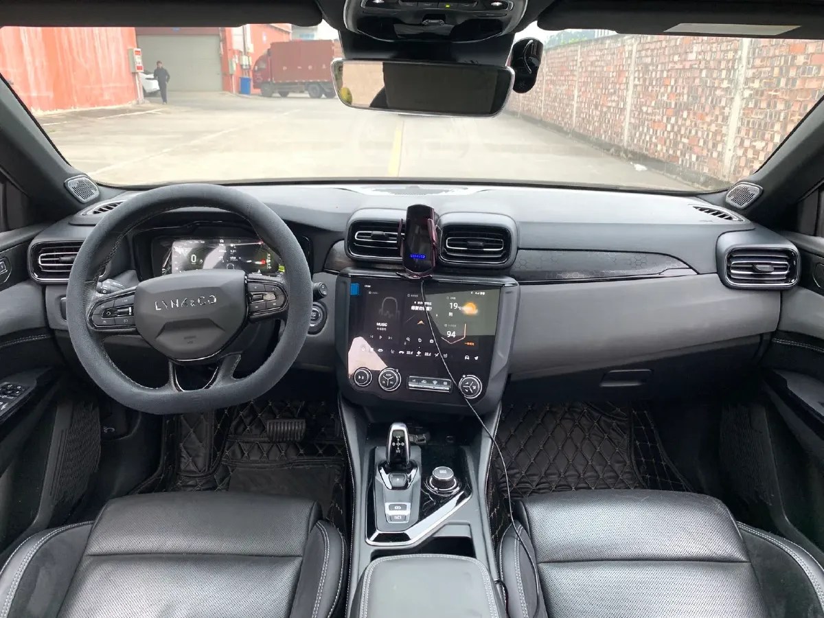 2022 LYNK&CO 02 Hatchback 2.0T 190HP L4 7DCT,autocango,china used car exporter,china ev exporter,chinese used car exporter,chinese used ev exporter