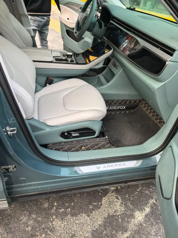 2023 ARCFOX αT BEV,autocango,china used car exporter,china ev exporter,chinese used car exporter,chinese used ev exporter