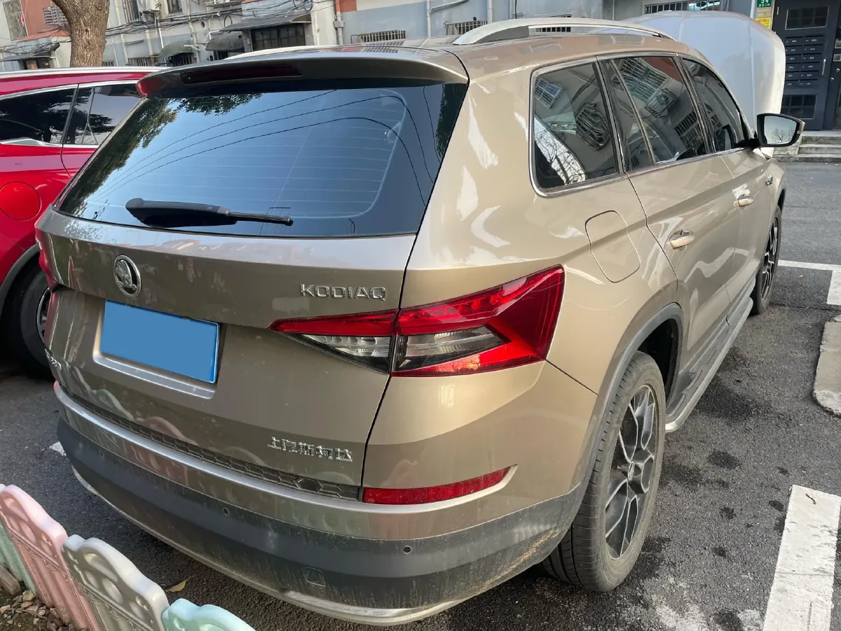 2018 Skoda Kodiak 2.0T 186HP L4 7DCT,autocango,china used car exporter,china ev exporter,chinese used car exporter,chinese used ev exporter