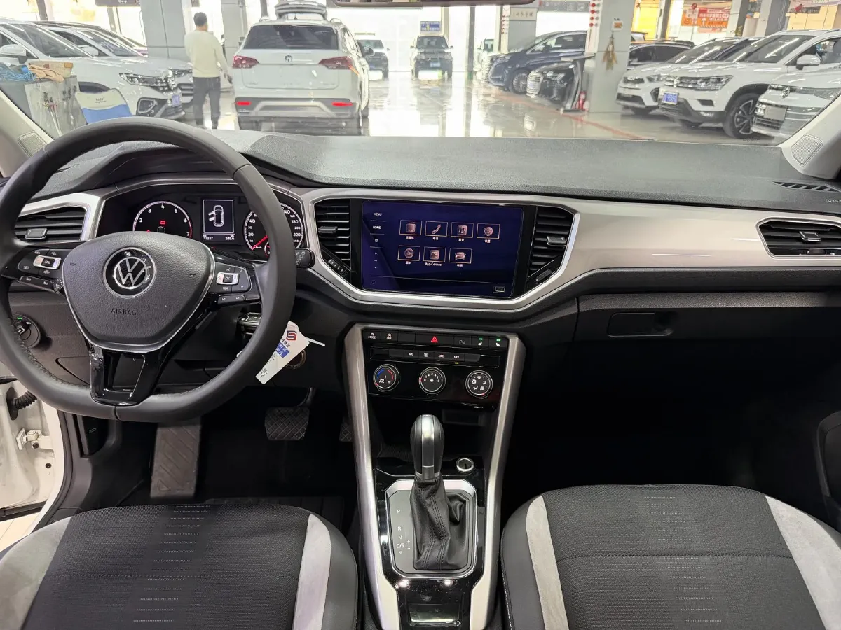 2021 Volkswagen T-Roc 1.4T 150HP L4 7DCT,autocango,china used car exporter,china ev exporter,chinese used car exporter,chinese used ev exporter
