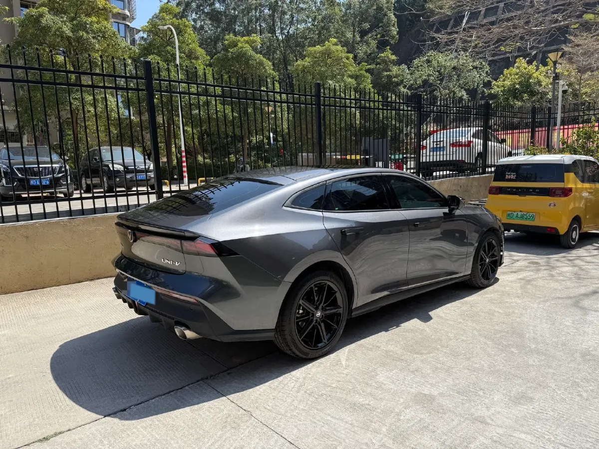 2024 ChangAn UNI-V 1.5T 188HP L4 7DCT,autocango,china used car exporter,china ev exporter,chinese used car exporter,chinese used ev exporter