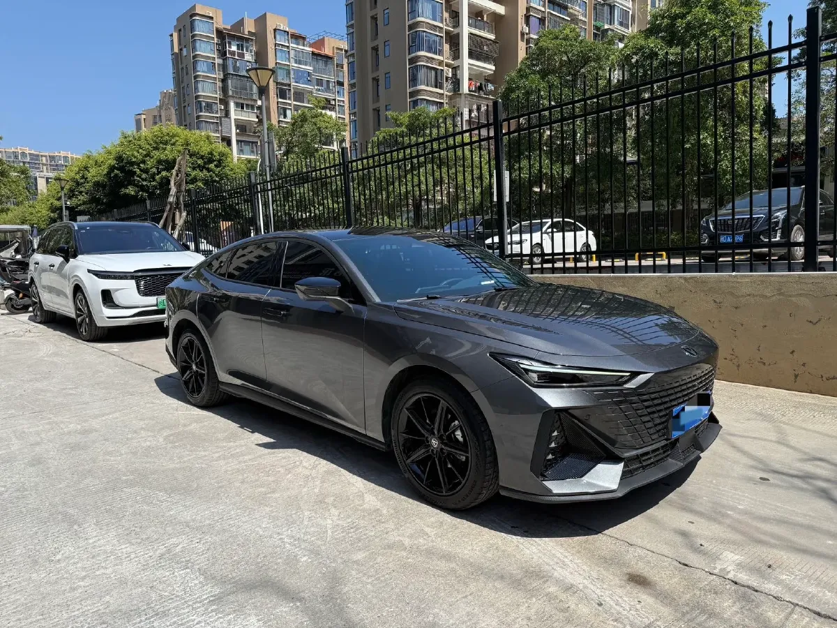 2024 ChangAn UNI-V 1.5T 188HP L4 7DCT,autocango,china used car exporter,china ev exporter,chinese used car exporter,chinese used ev exporter