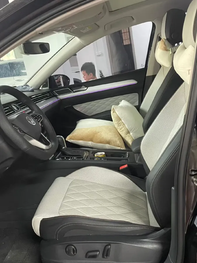 2025 Volkswagen Magotan 2.0T 186HP L4 7DCT,autocango,china used car exporter,china ev exporter,chinese used car exporter,chinese used ev exporter