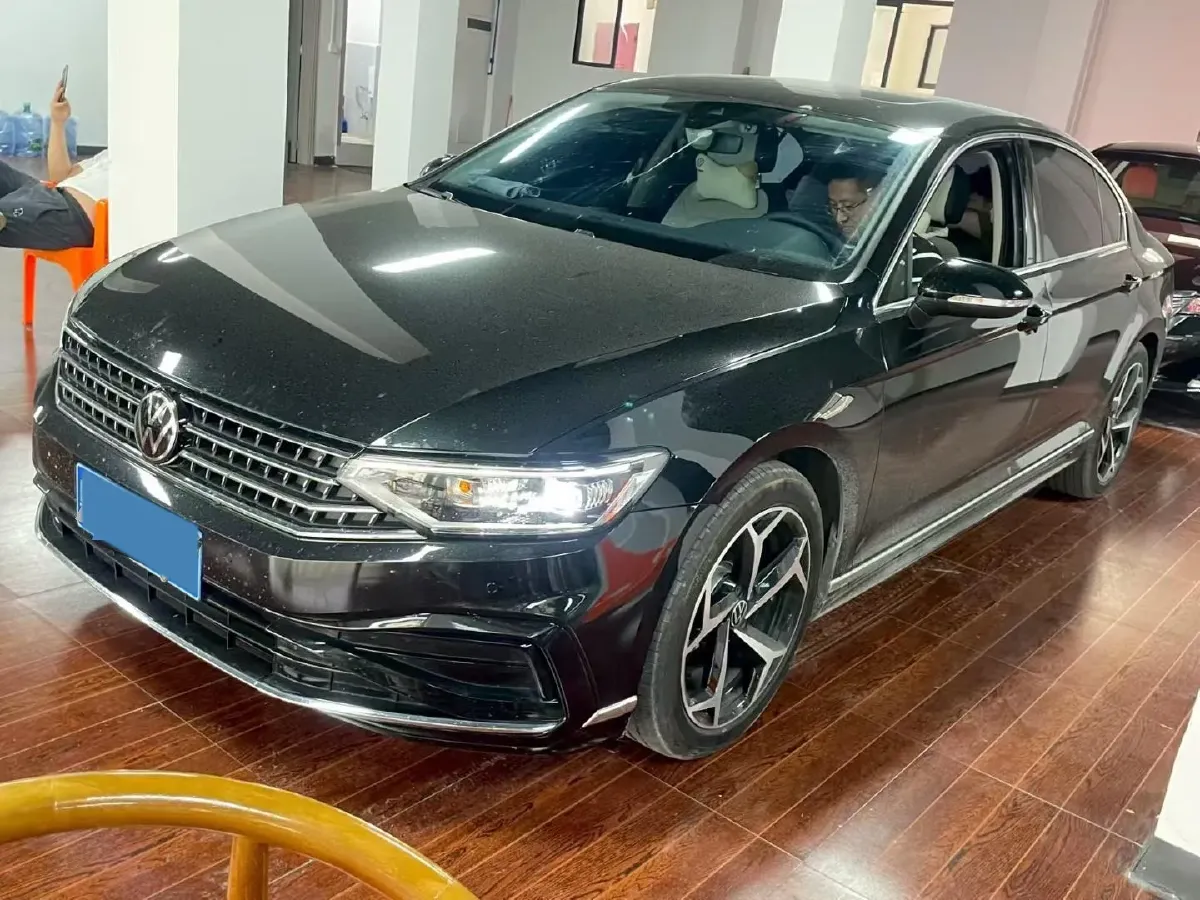 2025 Volkswagen Magotan 2.0T 186HP L4 7DCT,autocango,china used car exporter,china ev exporter,chinese used car exporter,chinese used ev exporter