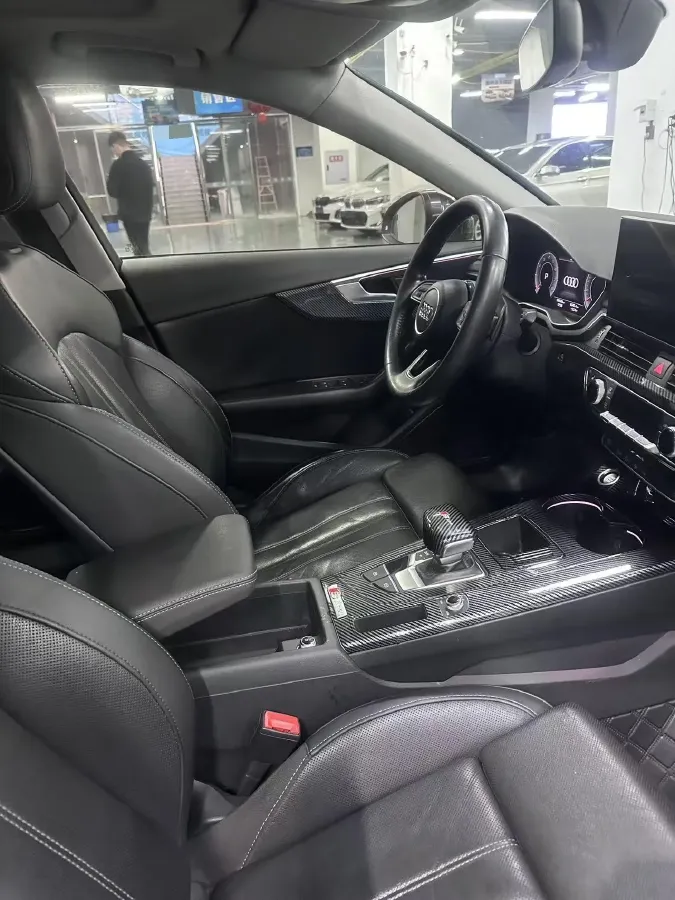 2020 Audi A4L 2.0T 190HP L4 7DCT,autocango,china used car exporter,china ev exporter,chinese used car exporter,chinese used ev exporter