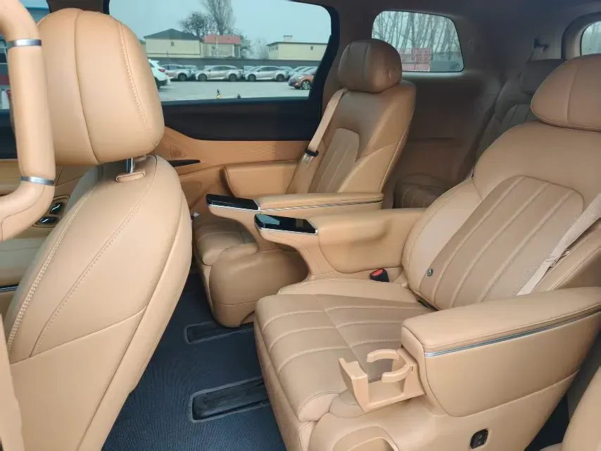 2025 Voyah Dream 1.5T 150HP L4 PHEV 41.7KWH,autocango,china used car exporter,china ev exporter,chinese used car exporter,chinese used ev exporter