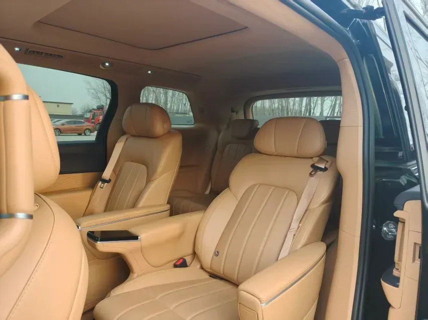 2025 Voyah Dream 1.5T 150HP L4 PHEV 41.7KWH,autocango,china used car exporter,china ev exporter,chinese used car exporter,chinese used ev exporter