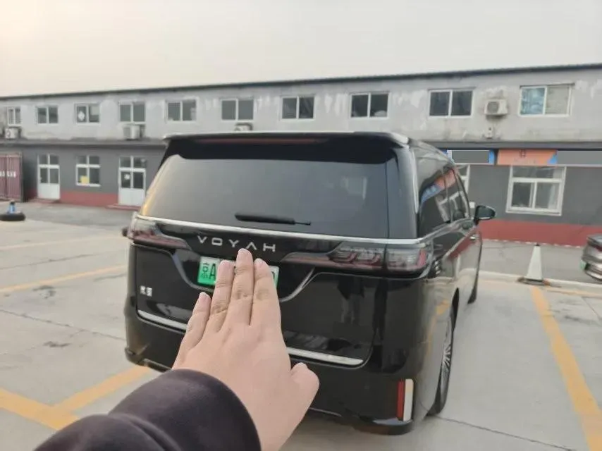 2025 Voyah Dream 1.5T 150HP L4 PHEV 41.7KWH,autocango,china used car exporter,china ev exporter,chinese used car exporter,chinese used ev exporter