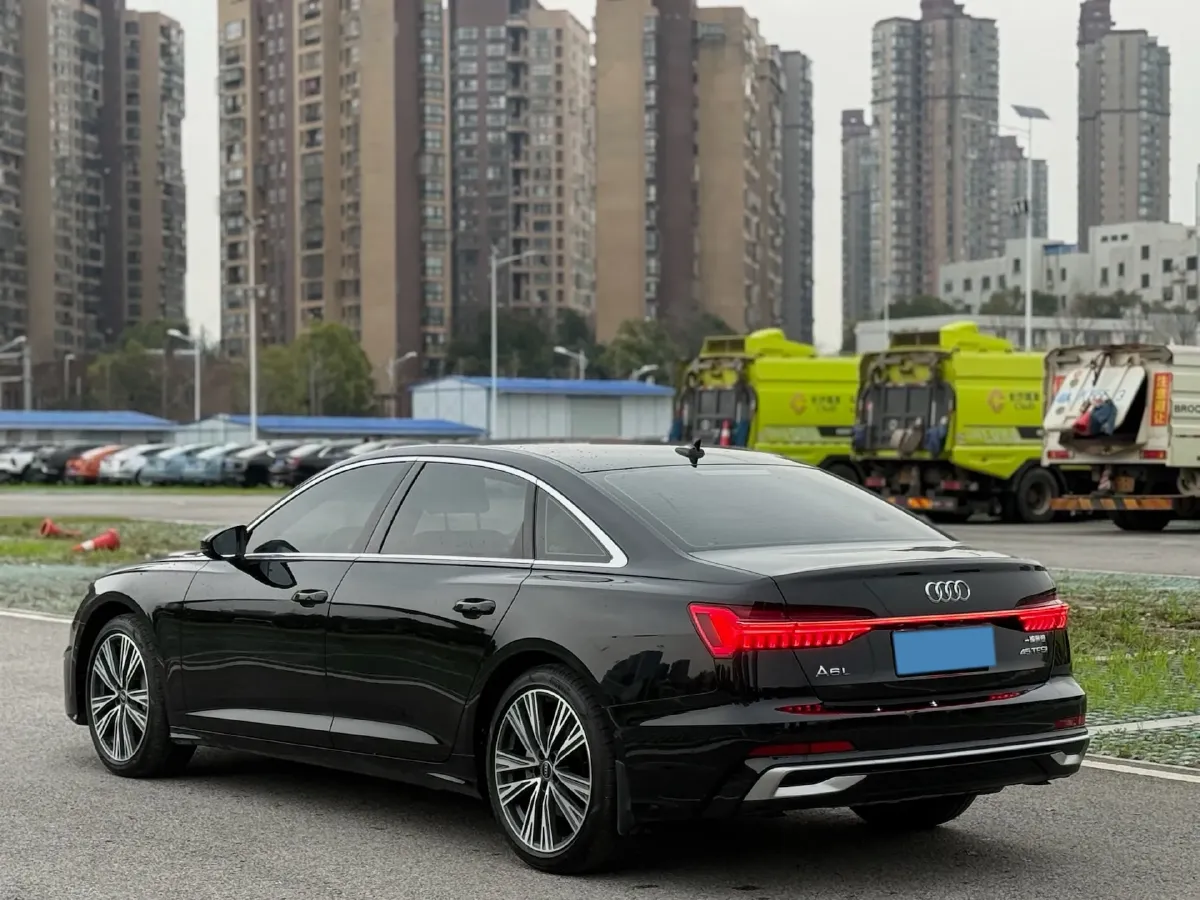 2025 Audi A6L 2.0T 245HP L4 7DCT,autocango,china used car exporter,china ev exporter,chinese used car exporter,chinese used ev exporter