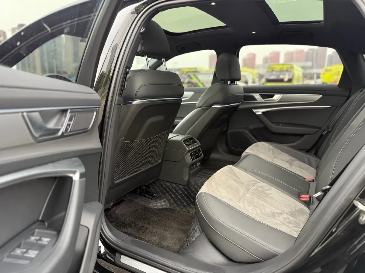 2025 Audi A6L 2.0T 245HP L4 7DCT,autocango,china used car exporter,china ev exporter,chinese used car exporter,chinese used ev exporter