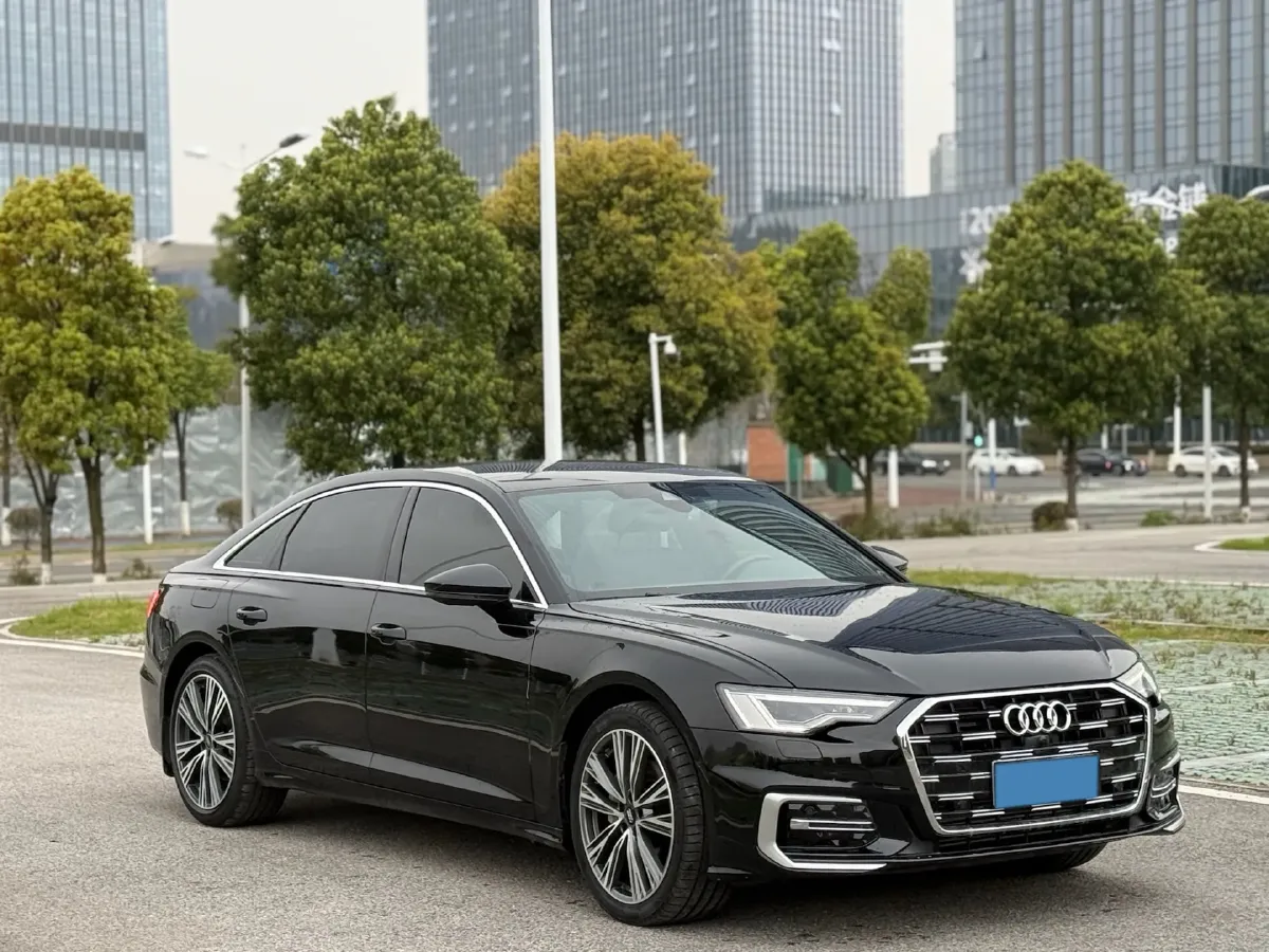 2025 Audi A6L 2.0T 245HP L4 7DCT,autocango,china used car exporter,china ev exporter,chinese used car exporter,chinese used ev exporter