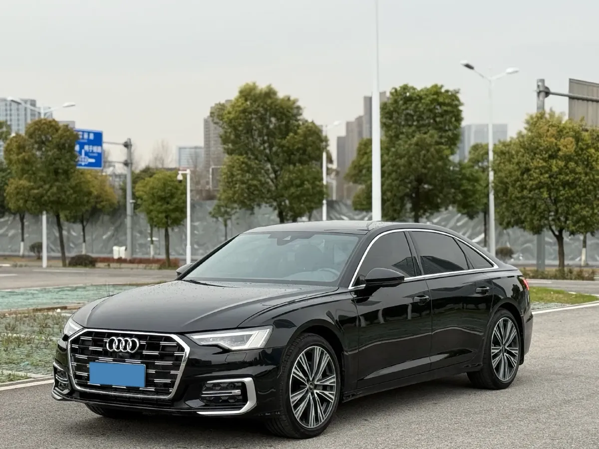 2025 Audi A6L 2.0T 245HP L4 7DCT,autocango,china used car exporter,china ev exporter,chinese used car exporter,chinese used ev exporter