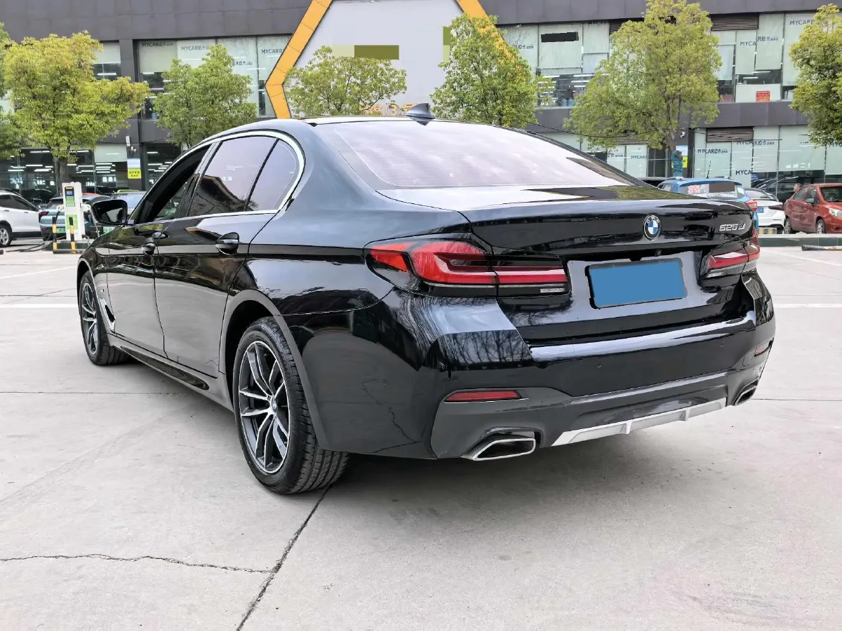 2022 BMW 5 Series 2.0T 184HP L4 8AT,autocango,china used car exporter,china ev exporter,chinese used car exporter,chinese used ev exporter