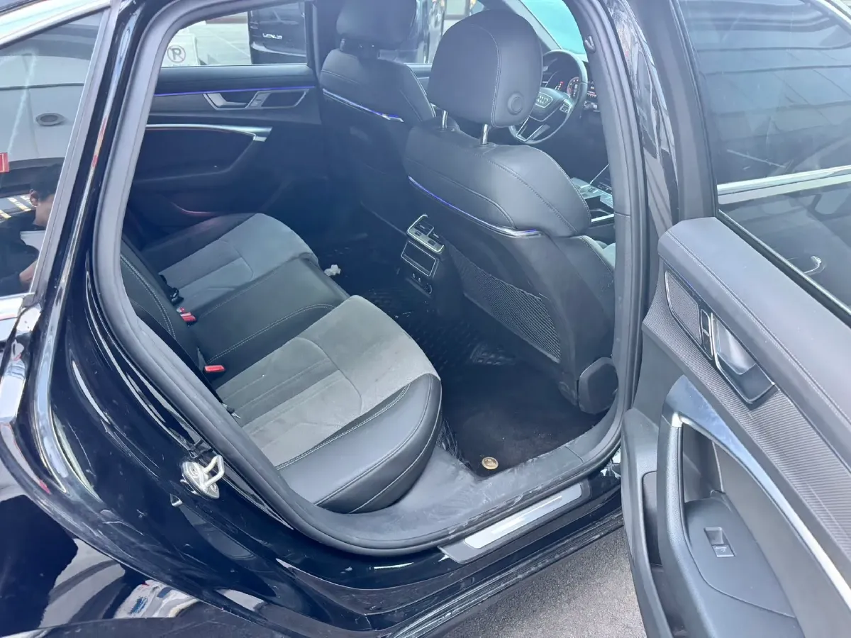 2022 Audi A6L 2.0T 190HP L4 7DCT,autocango,china used car exporter,china ev exporter,chinese used car exporter,chinese used ev exporter