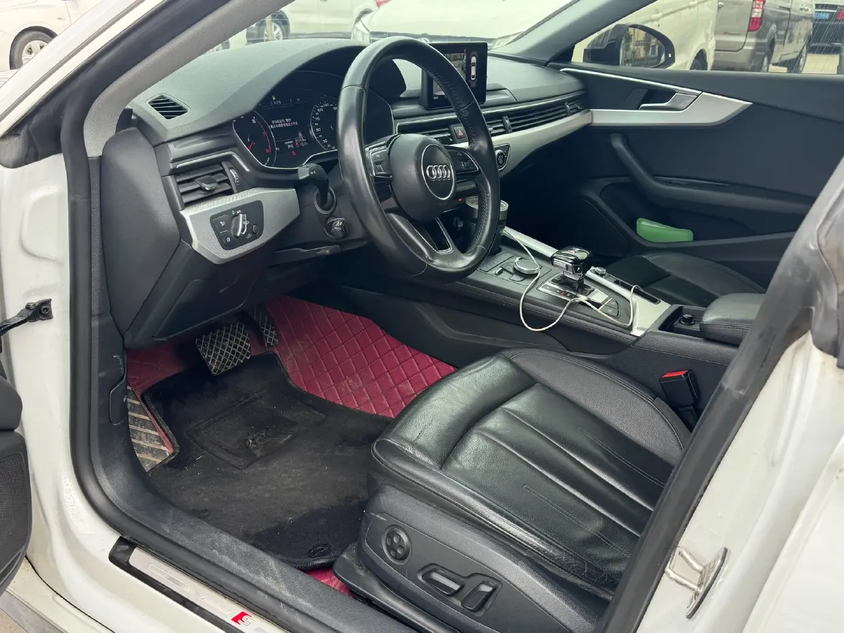 2019 Alfa Romeo Giulia 2.0T 280HP L4 8AT,autocango,china used car exporter,china ev exporter,chinese used car exporter,chinese used ev exporter