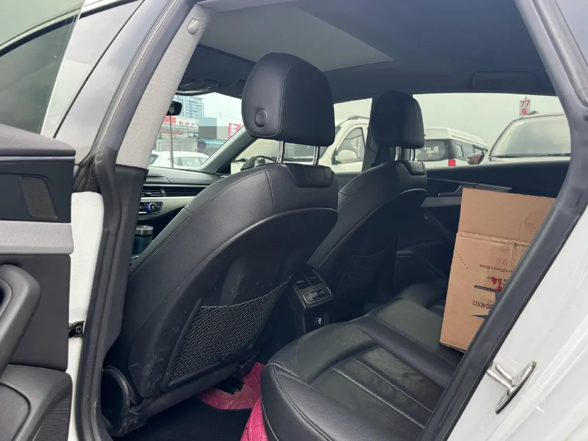 2019 Alfa Romeo Giulia 2.0T 280HP L4 8AT,autocango,china used car exporter,china ev exporter,chinese used car exporter,chinese used ev exporter