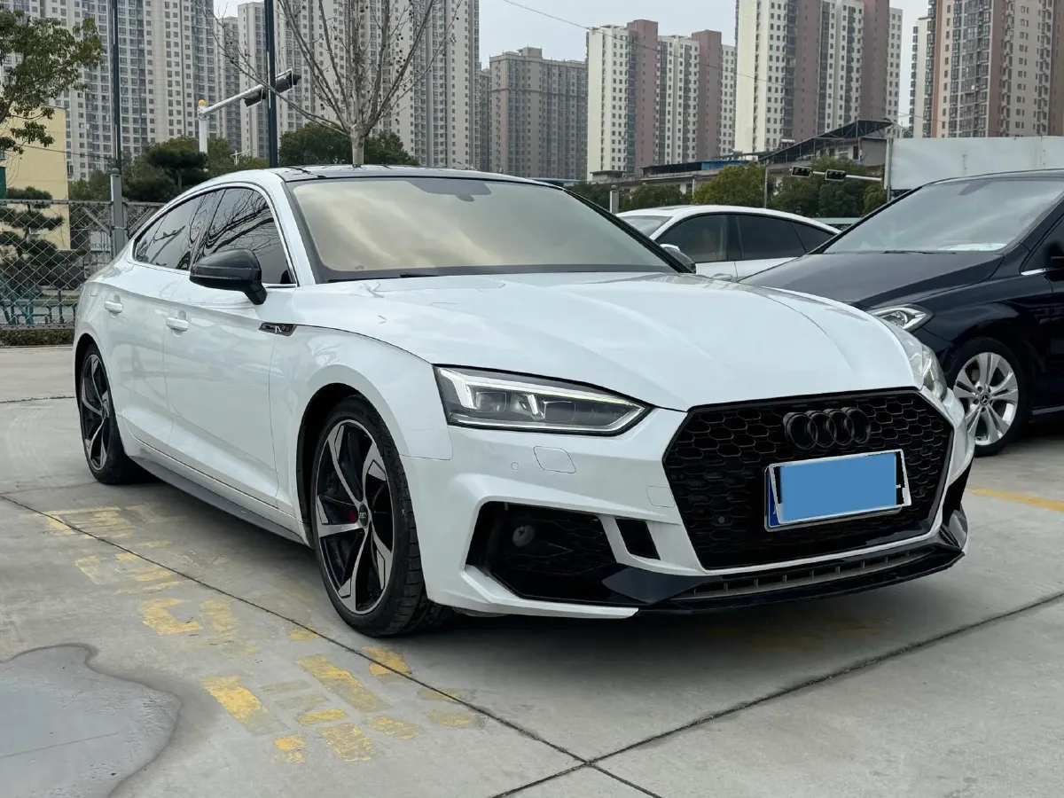 2019 Alfa Romeo Giulia 2.0T 280HP L4 8AT,autocango,china used car exporter,china ev exporter,chinese used car exporter,chinese used ev exporter