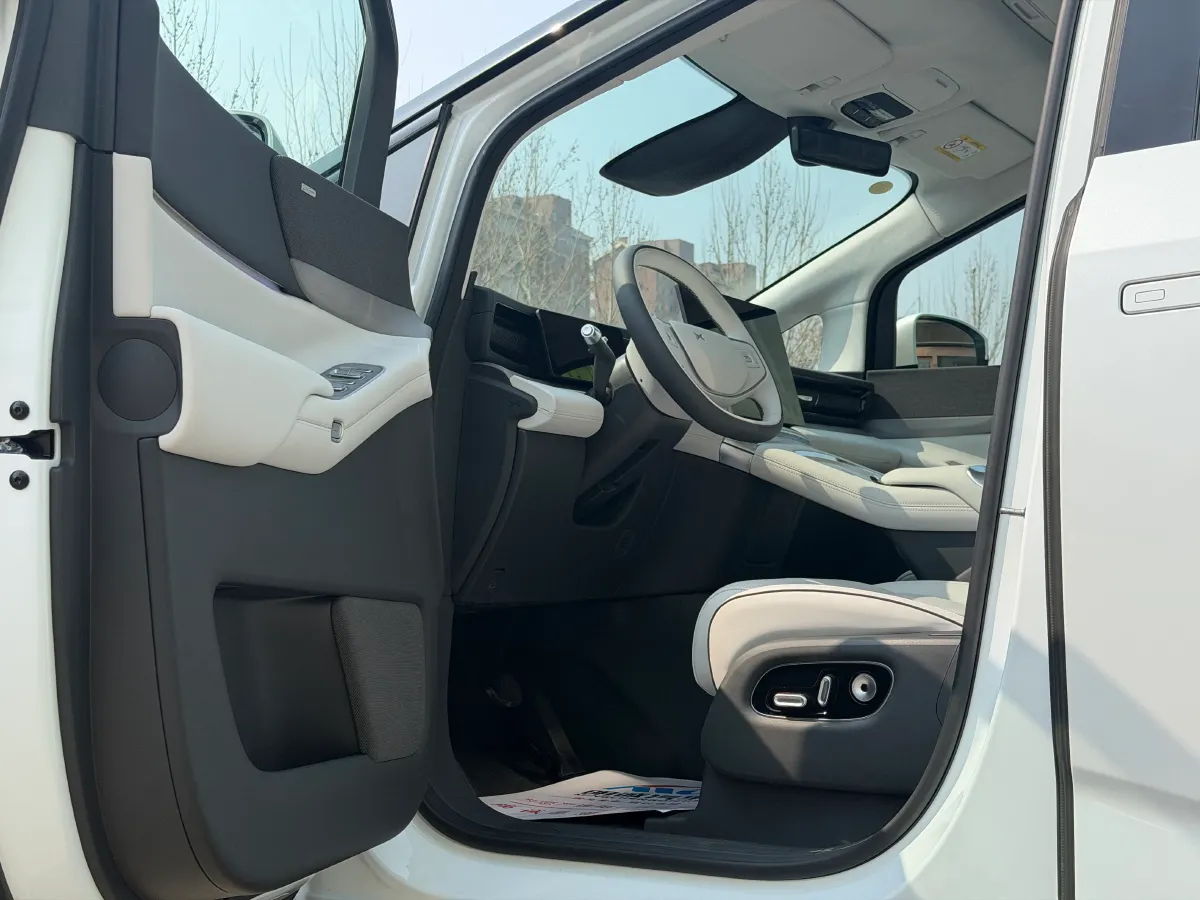 2025 Xpeng X9 BEV,autocango,china used car exporter,china ev exporter,chinese used car exporter,chinese used ev exporter