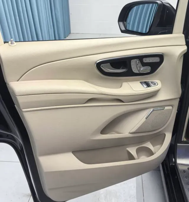 2021 Mercedes-Benz V Class 2.0T 211HP L4 9AT,autocango,china used car exporter,china ev exporter,chinese used car exporter,chinese used ev exporter