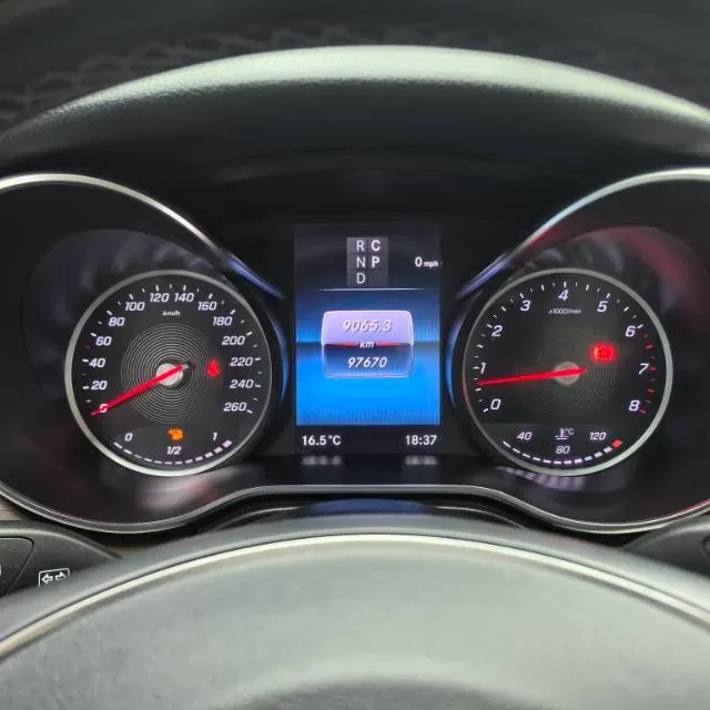 2021 Mercedes-Benz V Class 2.0T 211HP L4 9AT,autocango,china used car exporter,china ev exporter,chinese used car exporter,chinese used ev exporter