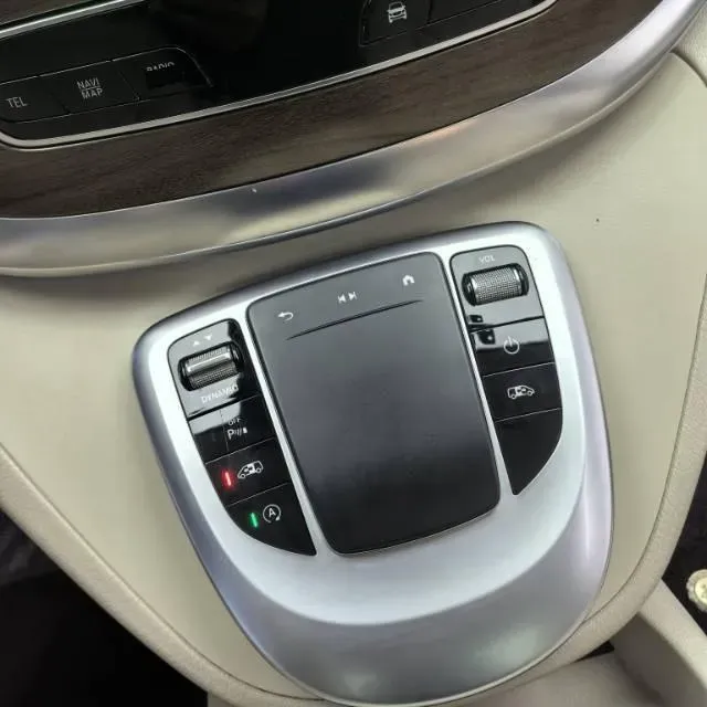 2021 Mercedes-Benz V Class 2.0T 211HP L4 9AT,autocango,china used car exporter,china ev exporter,chinese used car exporter,chinese used ev exporter