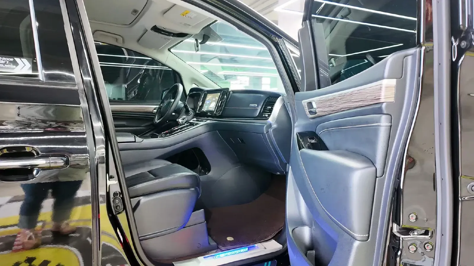 2023 GAC Trumpchi M8 2.0T 252HP L4 8AT,autocango,china used car exporter,china ev exporter,chinese used car exporter,chinese used ev exporter