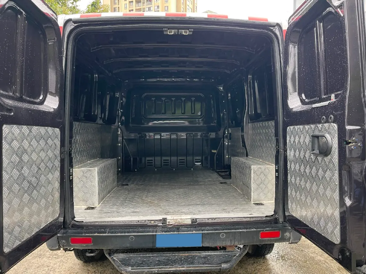 2019 MAXUS XinTu V80 2.5T 136HP L4 6MT,autocango,china used car exporter,china ev exporter,chinese used car exporter,chinese used ev exporter