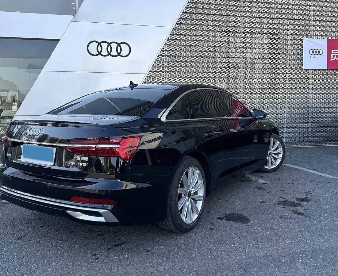 2024 Audi A6L 2.0T 245HP L4 7DCT,autocango,china used car exporter,china ev exporter,chinese used car exporter,chinese used ev exporter