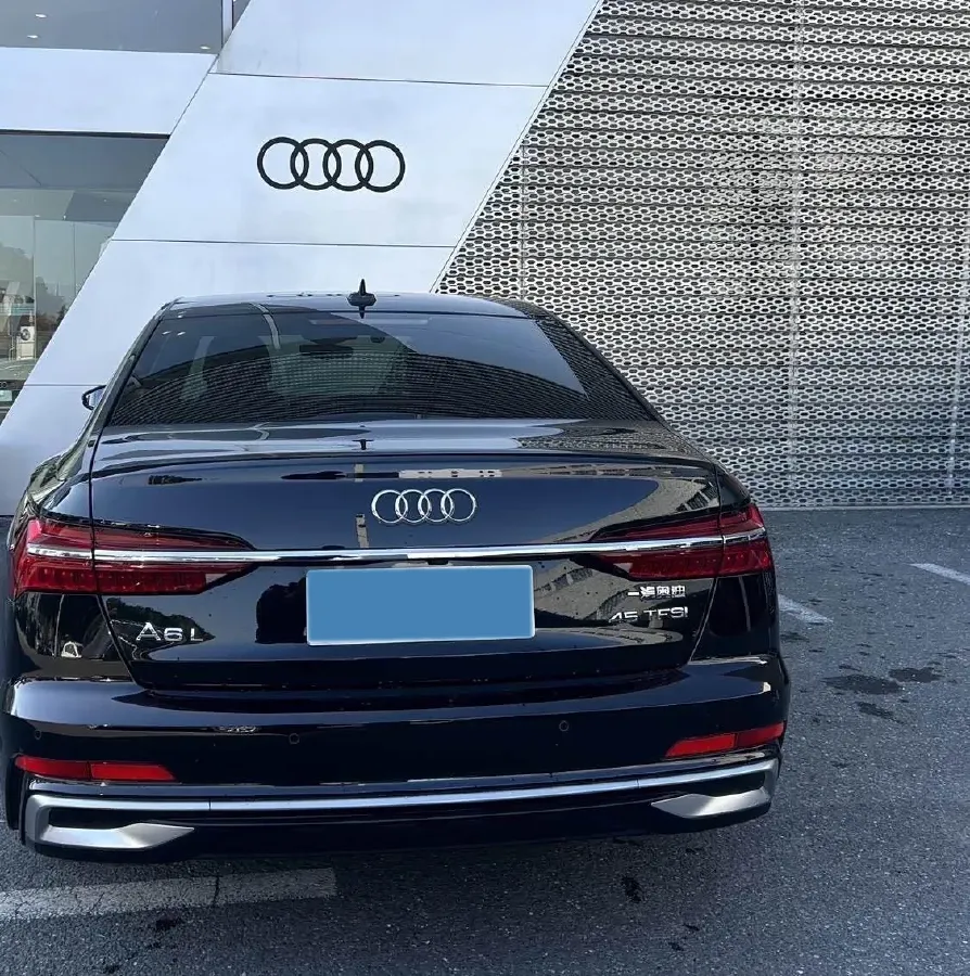 2024 Audi A6L 2.0T 245HP L4 7DCT,autocango,china used car exporter,china ev exporter,chinese used car exporter,chinese used ev exporter