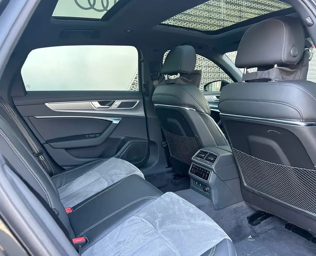 2024 Audi A6L 2.0T 245HP L4 7DCT,autocango,china used car exporter,china ev exporter,chinese used car exporter,chinese used ev exporter