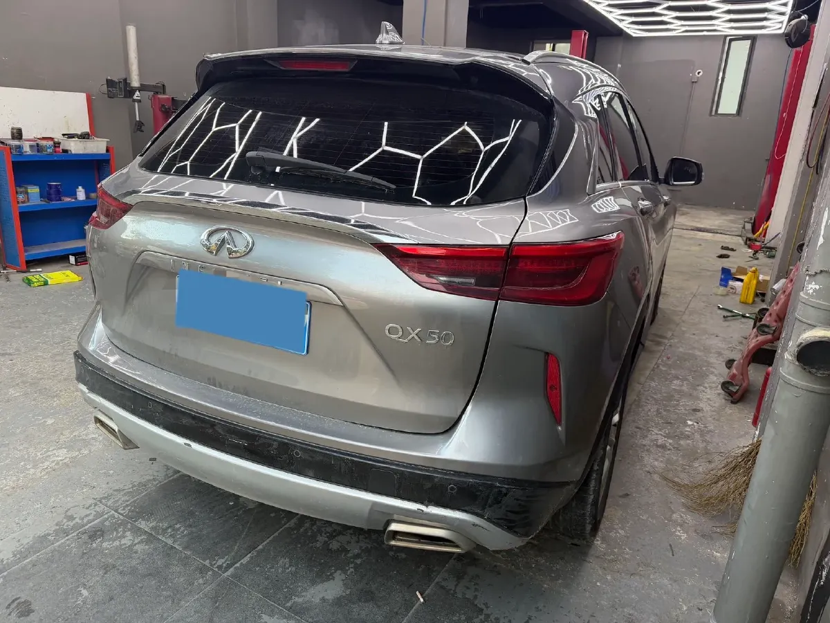 2018 Infiniti QX30 2.0T 211HP L4 7DCT,autocango,china used car exporter,china ev exporter,chinese used car exporter,chinese used ev exporter