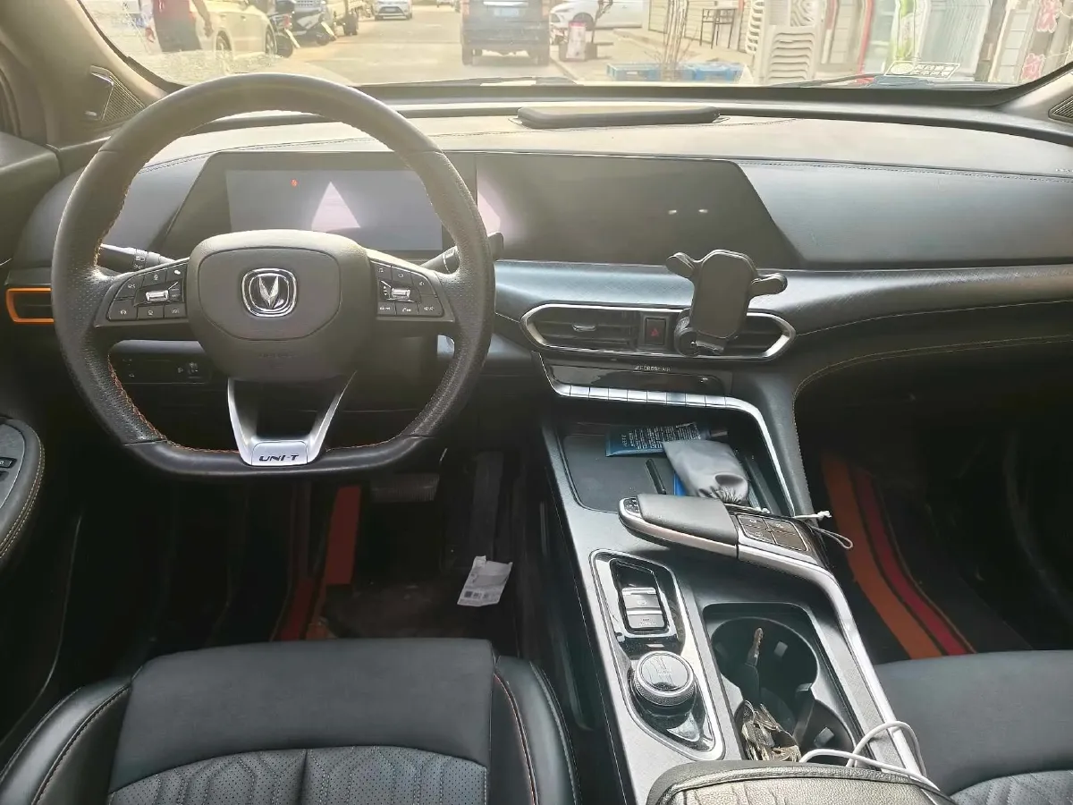 2022 ChangAn UNI-T 1.5T 188HP L4 7DCT,autocango,china used car exporter,china ev exporter,chinese used car exporter,chinese used ev exporter