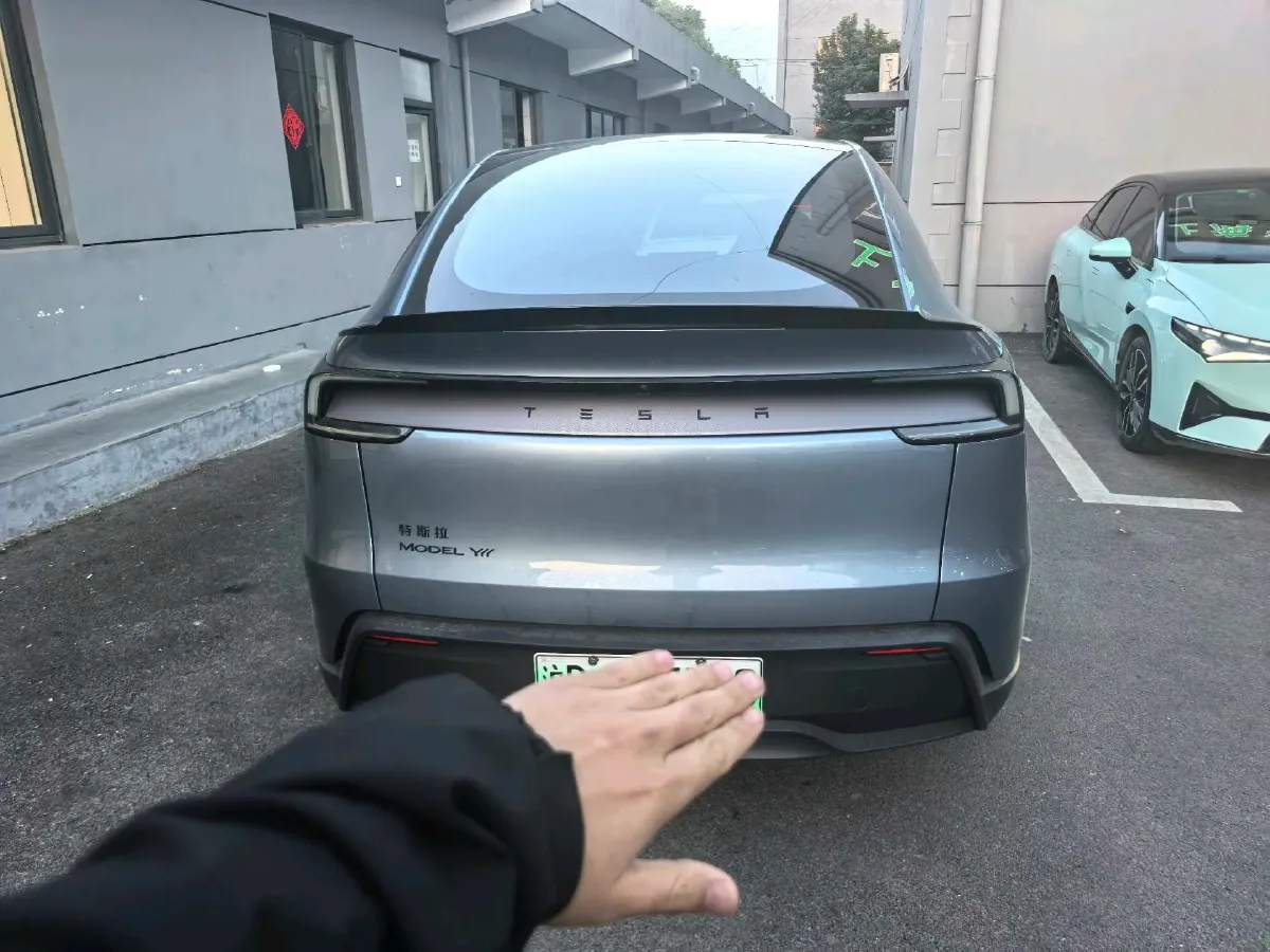 2025 Tesla Model Y L BEV,autocango,china used car exporter,china ev exporter,chinese used car exporter,chinese used ev exporter