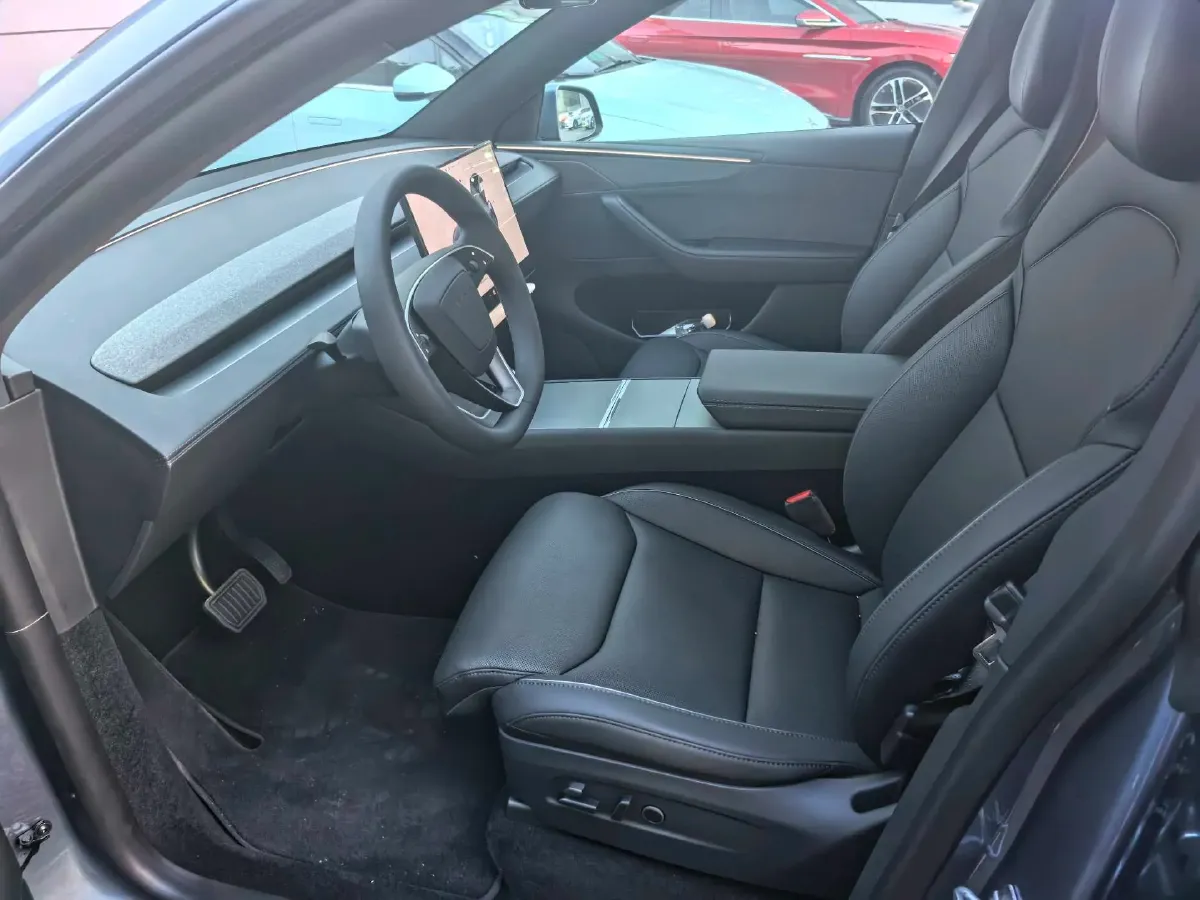 2025 Tesla Model Y L BEV,autocango,china used car exporter,china ev exporter,chinese used car exporter,chinese used ev exporter