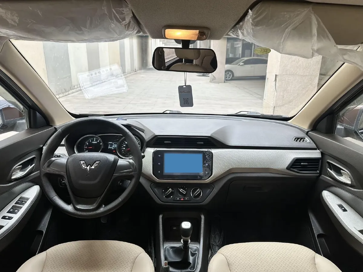 2021 WuLing RongGuang New Truck 1.5L 99HP L4 5MT,autocango,china used car exporter,china ev exporter,chinese used car exporter,chinese used ev exporter