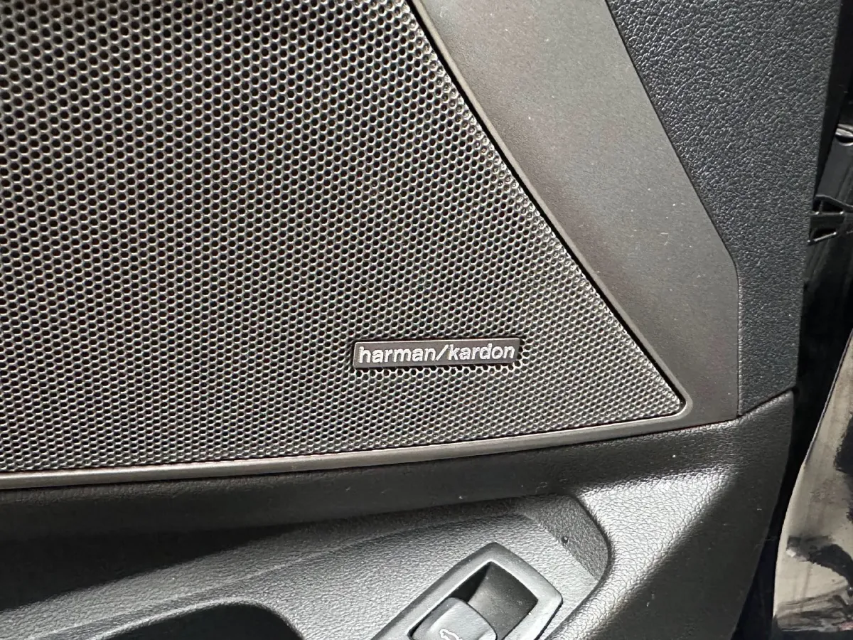 2023 BMW 3 Series 2.0T 245HP L4 8AT,autocango,china used car exporter,china ev exporter,chinese used car exporter,chinese used ev exporter