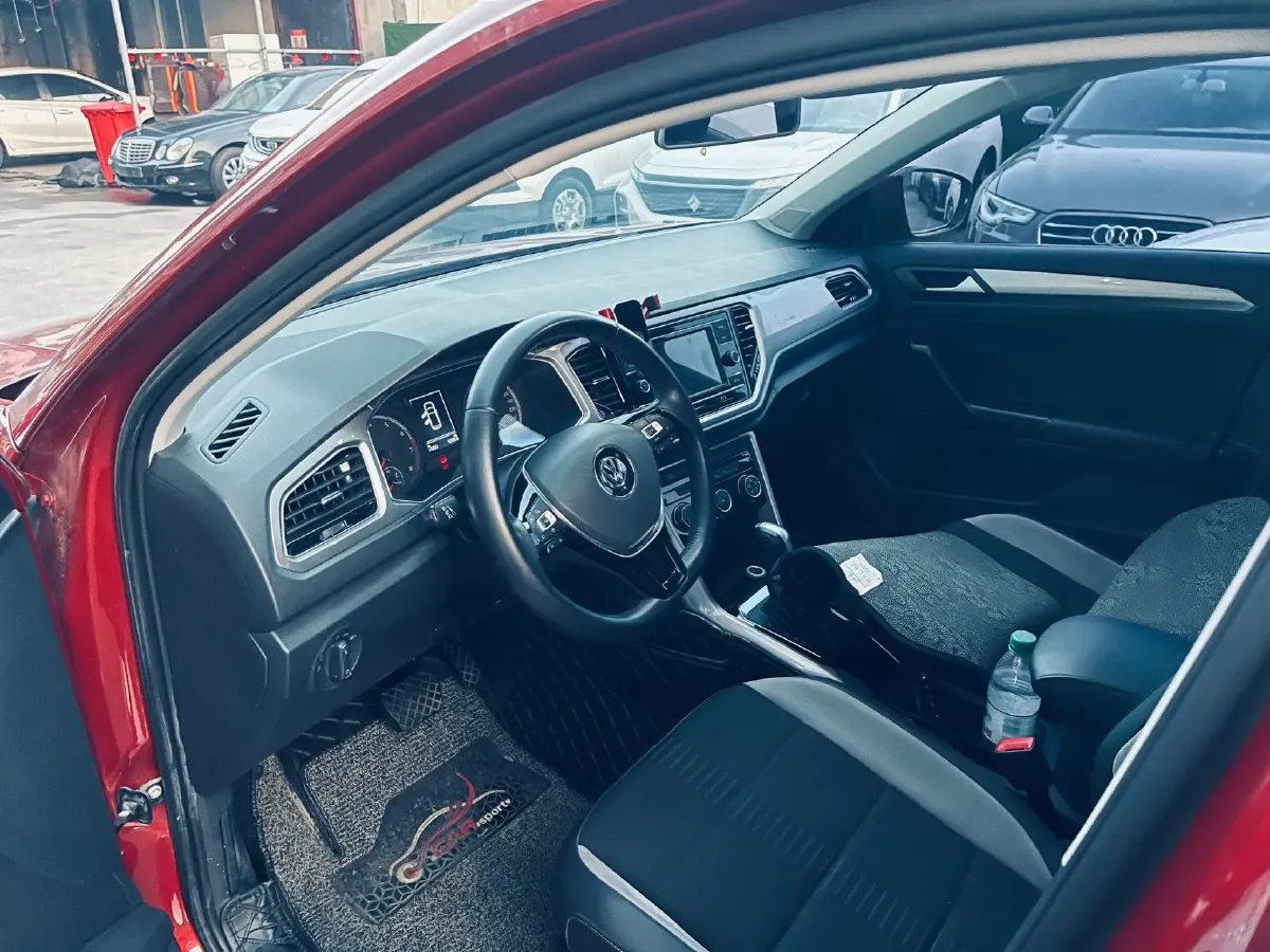 2019 Volkswagen T-Roc 1.4T 131HP L4 7DCT,autocango,china used car exporter,china ev exporter,chinese used car exporter,chinese used ev exporter