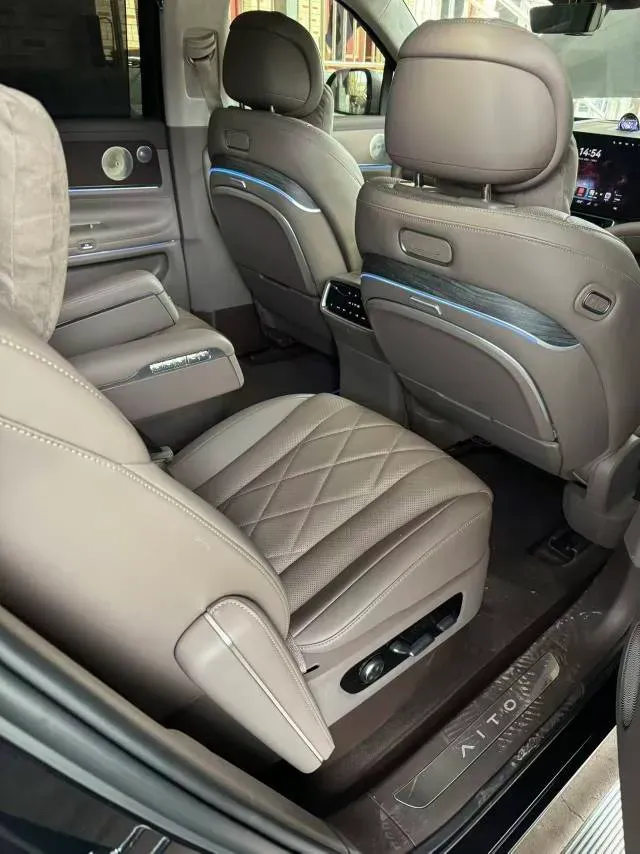 2024 AITO AITO M9 1.5T 152HP L4 REEV 42KWH,autocango,china used car exporter,china ev exporter,chinese used car exporter,chinese used ev exporter