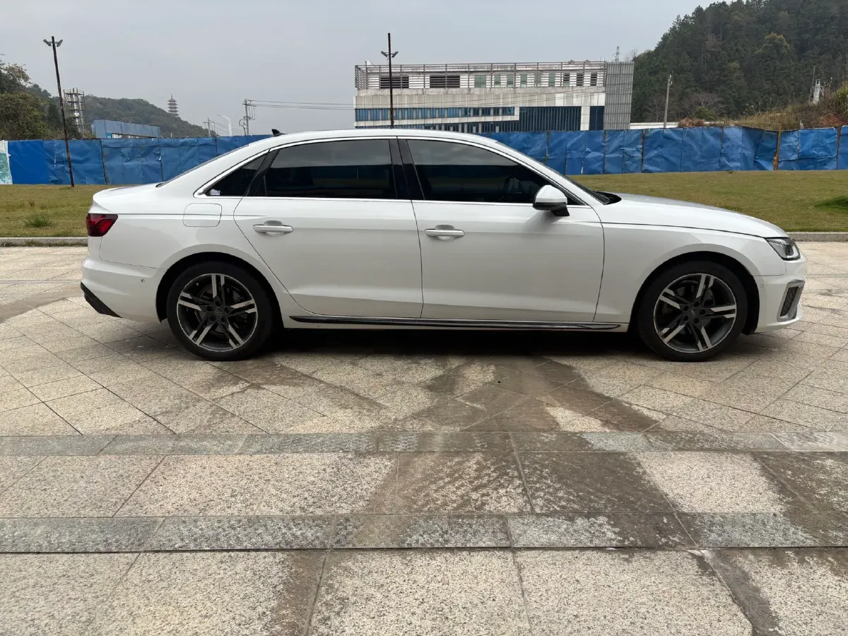 2020 Audi A4L 2.0T 190HP L4 7DCT,autocango,china used car exporter,china ev exporter,chinese used car exporter,chinese used ev exporter