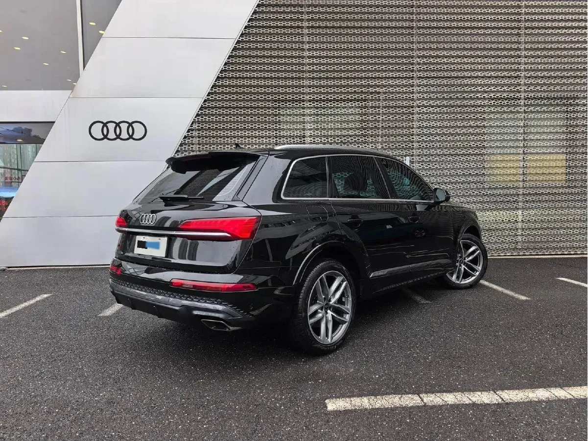 2025 Audi Q7 3.0T 340HP V6 8AT,autocango,china used car exporter,china ev exporter,chinese used car exporter,chinese used ev exporter