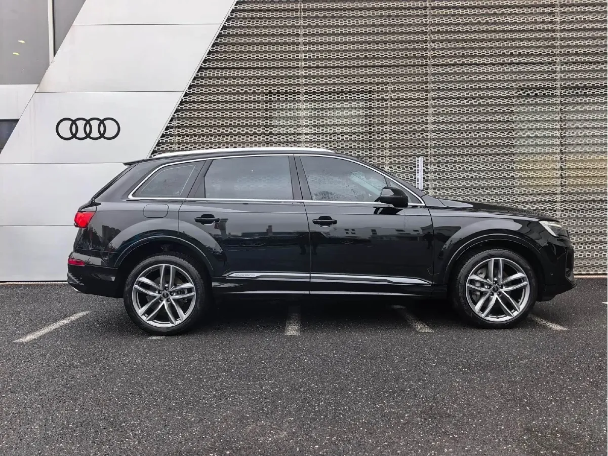 2025 Audi Q7 3.0T 340HP V6 8AT,autocango,china used car exporter,china ev exporter,chinese used car exporter,chinese used ev exporter