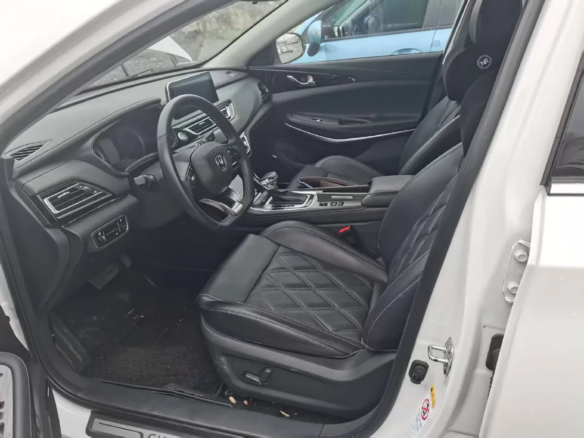 2022 ChangAn Raeton CC 1.5T 188HP L4 7DCT,autocango,china used car exporter,china ev exporter,chinese used car exporter,chinese used ev exporter